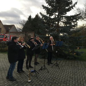 Advent_Gemeindehof_Pechau_2_300.jpg