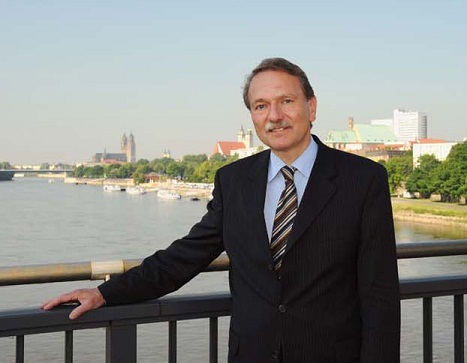 J. Scharf auf der Strombrücke MD im Jahr 2010
